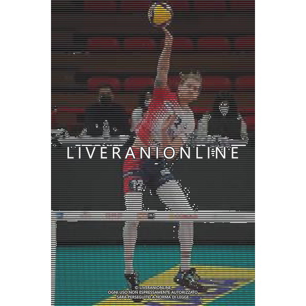 Cerquiglinio/LMedia - Playoff - Semifinali - Sir Safety Conad Perugia vs Vero Volley Monza - Campionato di Volley Superlega Serie A 2020/2021 04 aprile 2021 - Pala Barton, Perugia, Italia Nella foto: holt maxwell philip (n.12 vero volley monza) al servizio @Cerquiglinio/LMedia AG ALDO LIVERANI SAS