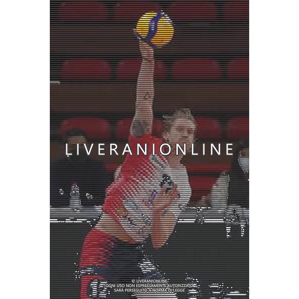 Cerquiglinio/LMedia - Playoff - Semifinali - Sir Safety Conad Perugia vs Vero Volley Monza - Campionato di Volley Superlega Serie A 2020/2021 04 aprile 2021 - Pala Barton, Perugia, Italia Nella foto: holt maxwell philip (n.12 vero volley monza) al servizio @Cerquiglinio/LMedia AG ALDO LIVERANI SAS