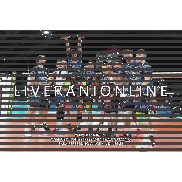 Cerquiglinio/LMedia - Playoff - Semifinali - Sir Safety Conad Perugia vs Vero Volley Monza - Campionato di Volley Superlega Serie A 2020/2021 04 aprile 2021 - Pala Barton, Perugia, Italia Nella foto: sir safety conad esulta per la vittoria che consente l\' accesso alla finale scudetto @Cerquiglinio/LMedia AG ALDO LIVERANI SAS