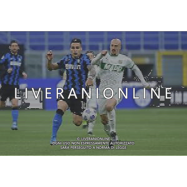 Lautaro Martinez (Inter) e Vlad Chiriches (Sassuolo) Inter vs Sassuolo Campionato Serie A TIM - recupero 28a giornata Milano 07-04-2021 Stadio Giuseppe Meazza - San Siro foto Roberto Garavaglia/ag. Aldo Liverani sas / AGENZIA ALDO LIVERANI SAS