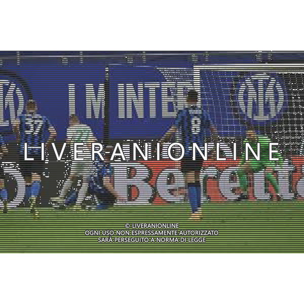 nel finale sul 2 a 1 Inter Stefan de Vrij (Inter) chiude su Lukas Haraslin (Sassuolo) chec stava calciando da ottima posizione Inter vs Sassuolo Campionato Serie A TIM - recupero 28a giornata Milano 07-04-2021 Stadio Giuseppe Meazza - San Siro foto Roberto Garavaglia/ag. Aldo Liverani sas / AGENZIA ALDO LIVERANI SAS