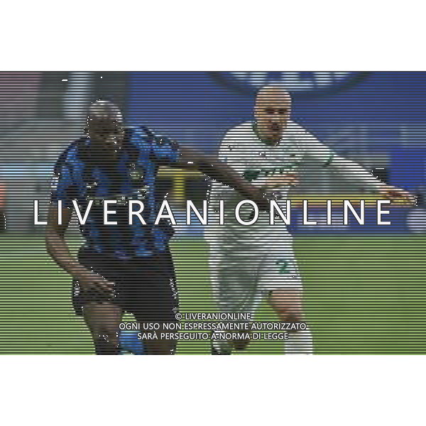 Romelu Lukaku (Inter) SX e Vlad Chiriches (Sassuolo) DX Inter vs Sassuolo Campionato Serie A TIM - recupero 28a giornata Milano 07-04-2021 Stadio Giuseppe Meazza - San Siro foto Roberto Garavaglia/ag. Aldo Liverani sas / AGENZIA ALDO LIVERANI SAS