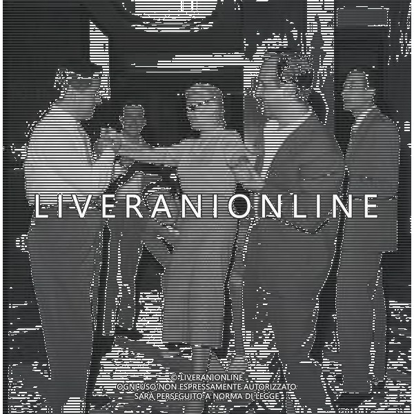 FRANCA RAME CON RAFFAELE PISU NELLA PRESENTAZIONE DELLA RIVISTA INSIEME A MILANO NELL\'ANNO 1953 AG ALDO LIVERANI SAS