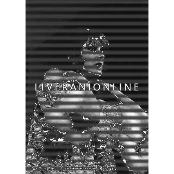 RETROSPETTIVA FRANCA RAME ATTRICE NELLA FOTO FRANCA RAME NELLO SPETTACOLO PRO UNIDAL NELL\'ANNO 1977 A MILANO AG ALDO LIVERANI SAS