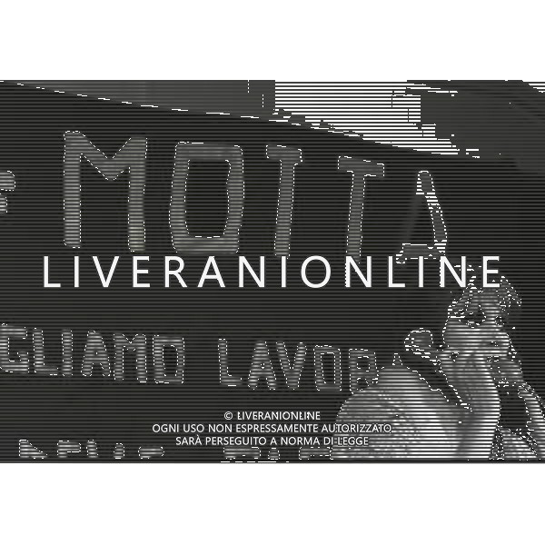 RETROSPETTIVA FRANCA RAME ATTRICE NELLA FOTO FRANCA RAME NELLO SPETTACOLO PRO UNIDAL NELL\'ANNO 1977 A MILANO AG ALDO LIVERANI SAS