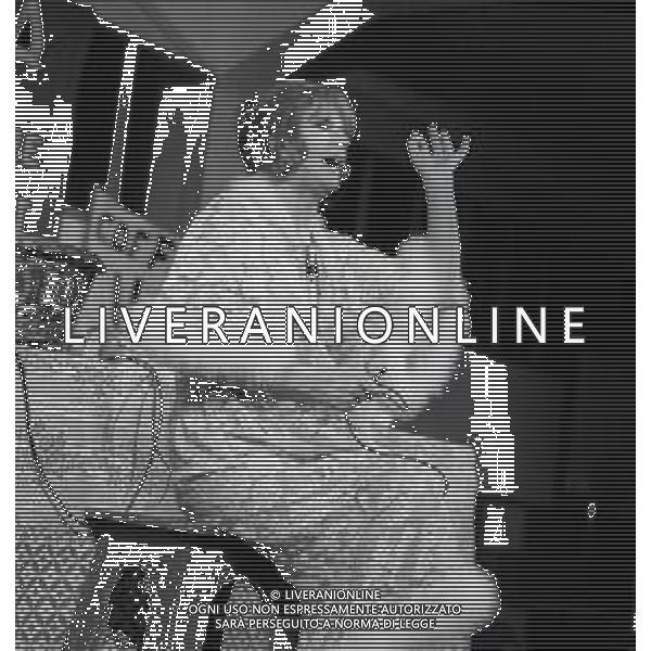 RETROSPETTIVA FRANCA RAME ATTRICE NELLA FOTO FRANCA RAME NELLO SPETTACOLO PRO UNIDAL NELL\'ANNO 1977 A MILANO AG ALDO LIVERANI SAS