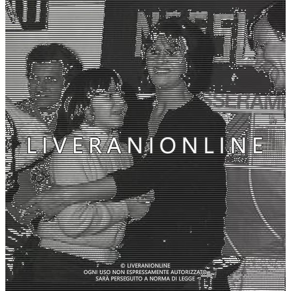 RETROSPETTIVA FRANCA RAME ATTRICE NELLA FOTO FRANCA RAME NELLO SPETTACOLO PRO UNIDAL NELL\'ANNO 1977 A MILANO AG ALDO LIVERANI SAS