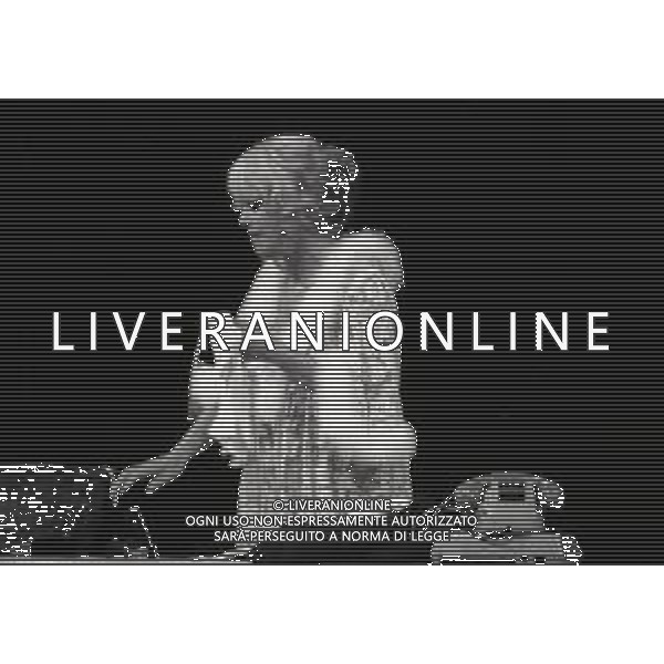RETROSPETTIVA FRANCA RAME ATTRICE NELLA FOTO FRANCA RAME AL TEATRO ODEON A MILANO NELL\'ANNO 1981 AG ALDO LIVERANI SAS 