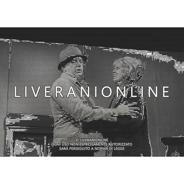 RETROSPETTIVA DARIO FO ATTORE NELLA FOTO DARIO FO CON FRANCA RAME NELLA COMMEDIA TEATRALE “CLACKSON“NELL\'ANNO 1981 AG ALDO LIVERANI SAS 