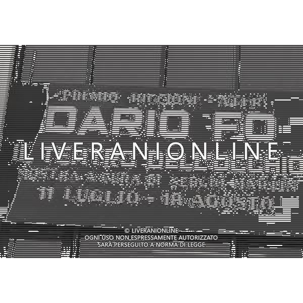 RETROSPETTIVA DARIO FO ATTORE NELLA FOTO DARIO FO A RICCIONE AL TEATRO DELL\'OCCHIO NELL\'ANNO 1984 AG ALDO LIVERANI SAS
