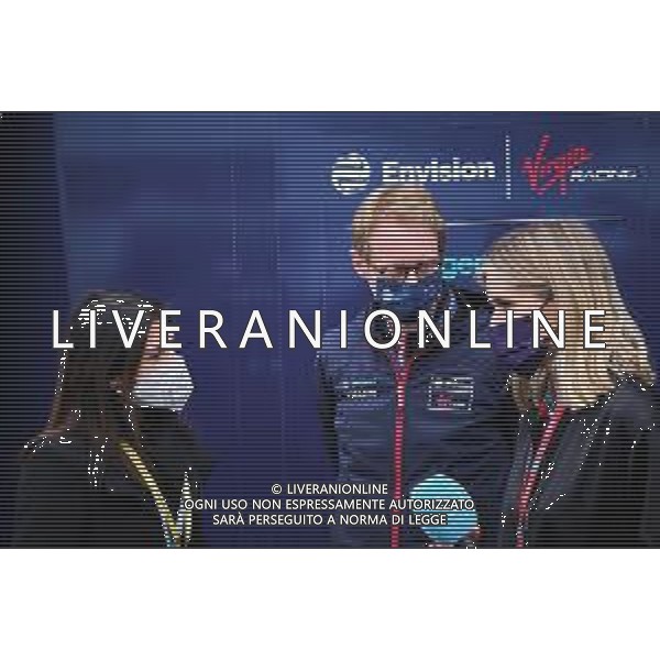 Niclia/LMedia - E-Prix di Roma - Formula E 10 aprile 2021 - EUR, Roma, Italia Nella foto: Il sindaco di Roma, Virginia Raggi, in visita al box del team Envision Virgin Racing. Assieme a lei, il Managing Director del team, Sylvain Filippi @Niclia/LMedia/ AGENZIA ALDO LIVERANI SAS