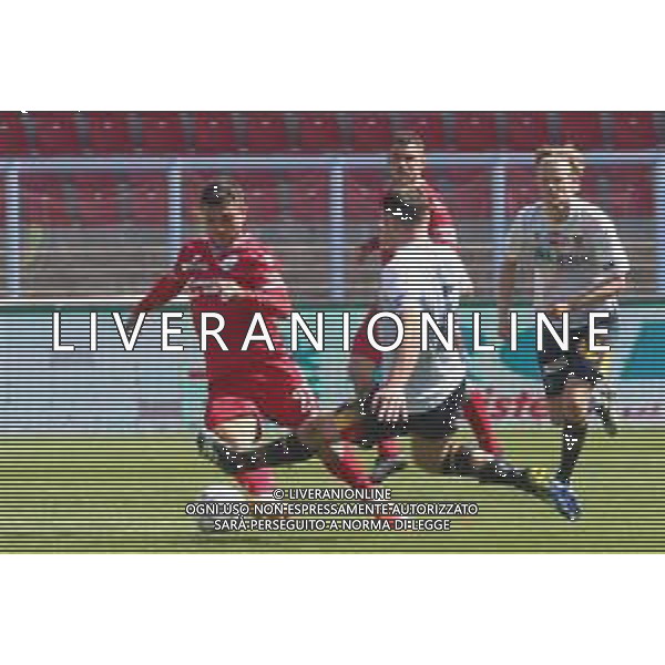 Lecce vs Spal Campionato calcio Serie BKT 10.04.2021 nella foto GABRIEL STREFEZZA CON LUCIONI ©Fabio Serino / AGENZIA ALDO LIVERANI SAS
