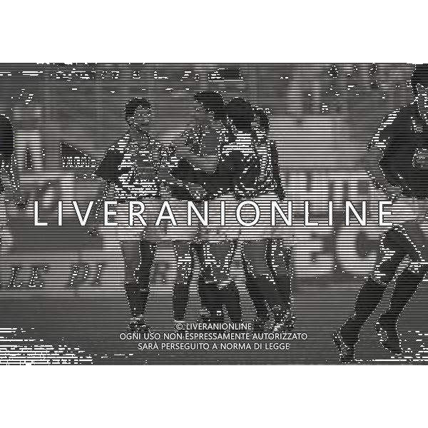 16-09-1990 BRESCIA CAMPIONATO DI CALCIO SERIE B BRESCIA -SALERNITANA 1-2 NELLA FOTO ABBRACCI GIOCATORI SALERNITANA DOPO IL GOAL AG ALDO LIVERANI SAS