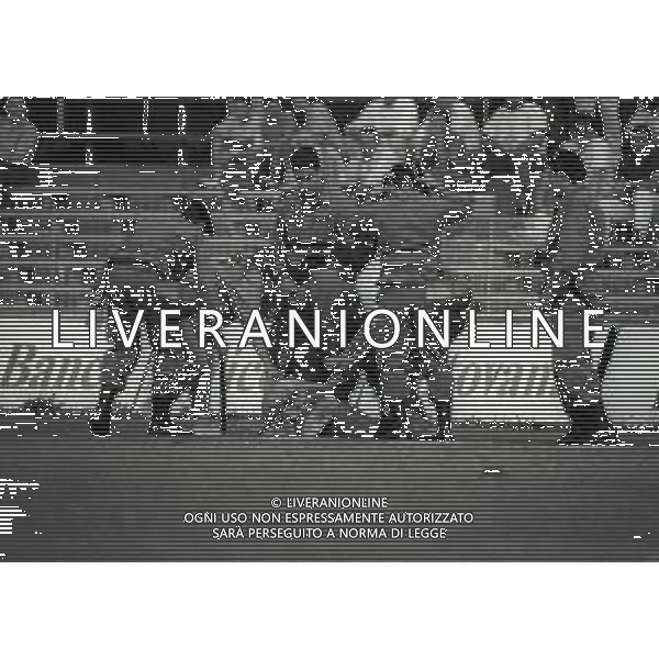 16-09-1990 BRESCIA CAMPIONATO DI CALCIO SERIE B BRESCIA -SALERNITANA 1-2 NELLA FOTO INVASIONE DI CAMPO AG ALDO LIVERANI SAS