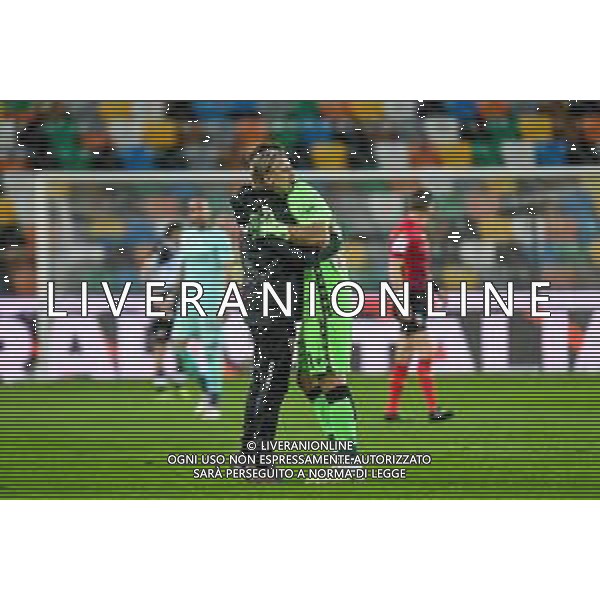 Griffonit/LMedia - Udinese Calcio vs Torino FC - Italian football Serie A match 2020/2021 10 April 2021 - Dacia Arena Friuli stadium, udine, Italy Photo showing: Davide Nicola (Coach Torino FC) hugs Juan Musso (Udinese) at the end of the match @Griffonit/LMedia/ AGENZIA ALDO LIVERANI SAS