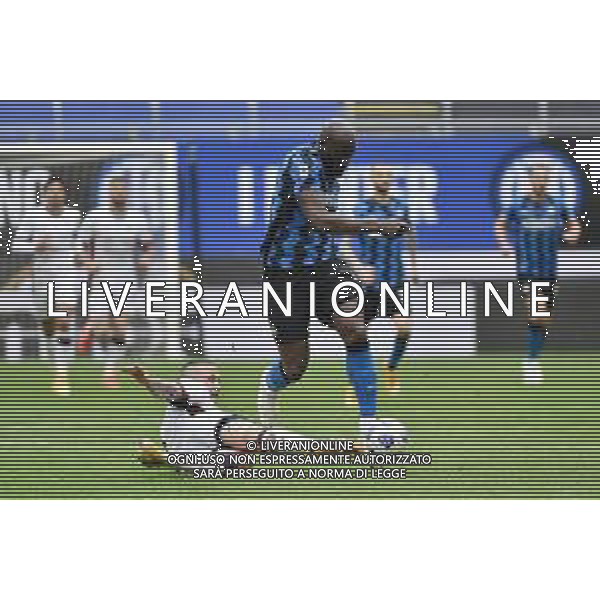 Radja Nainggolan (Cagliari) e Romelu Lukaku (Inter) Inter vs Cagliari Campionato Serie A TIM - 30a giornata Milano 11-04-2021 Stadio Giuseppe Meazza - San Siro foto Roberto Garavaglia/ag. Aldo Liverani sas / AGENZIA ALDO LIVERANI SAS