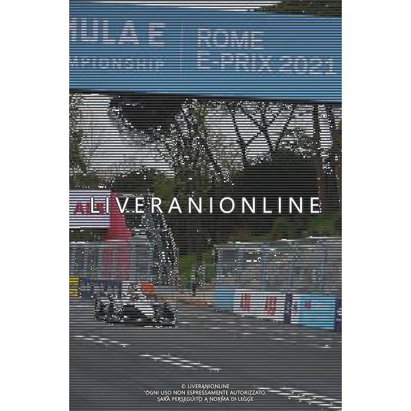 Niclia/LMedia - E-Prix di Roma - Formula E 11 aprile 2021 - EUR, Roma, Italia Nella foto: #5 Stoffel Vandoorne (BEL) - Mercedes-Benz EQ Formula E Team @Niclia/LMedia/ AGENZIA ALDO LIVERANI SAS