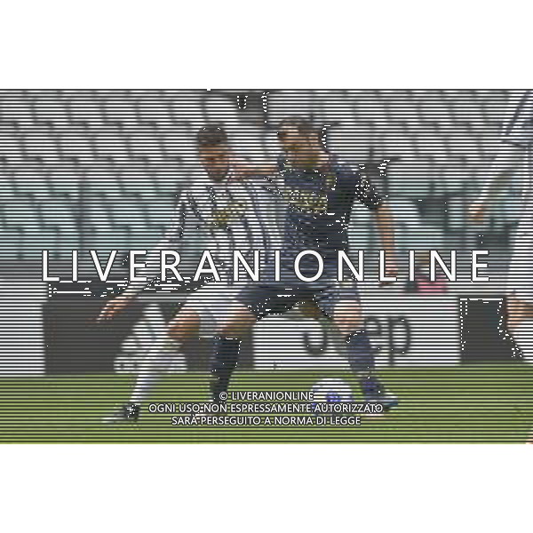 ©Alessandro Falzone/Agenzia Aldo Liverani Torino 11.04.2021 Stadio Allianz Stadium Juventus vs Genoa Serie A Tim 2020-2021 Nella foto : RODRIGO BENTANCUR-GORAN PANDEV ©FALZONE / AGENZIA ALDO LIVERANI SAS