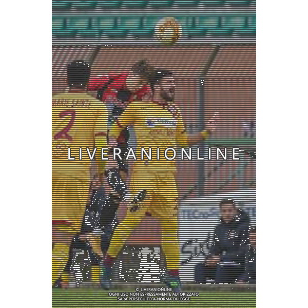 Fagiolinia/LMedia - Lucchese vs Livorno - Campionato di Calcio Serie C - Lega Pro 2020/2021 11 aprile 2021 - Stadio Porta Elisa, Lucca, Italia Nella foto: Duello aereo tra Giovanni Nannelli (Lucchese) e Andrea Bussaglia (Livorno) @Fagiolinia/LMedia/ AGENZIA ALDO LIVERANI SAS