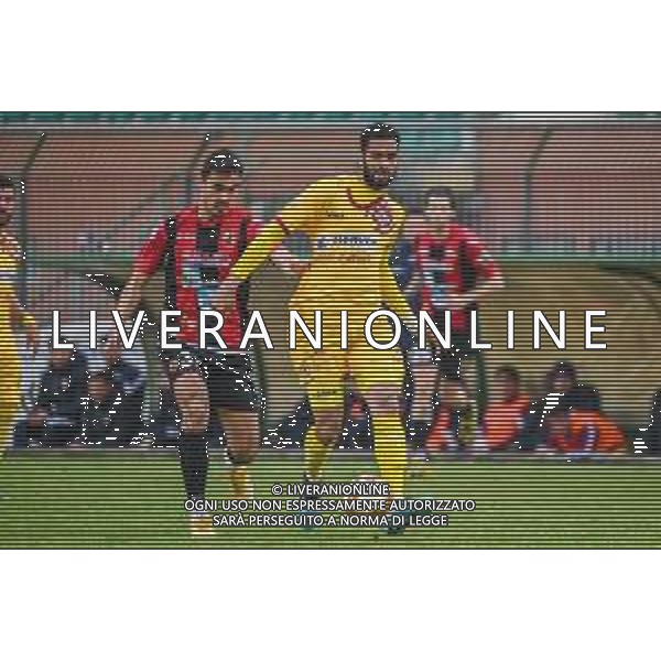 Fagiolinia/LMedia - Lucchese vs Livorno - Campionato di Calcio Serie C - Lega Pro 2020/2021 11 aprile 2021 - Stadio Porta Elisa, Lucca, Italia Nella foto: Andrew Delly Marie-Sainte (Livorno) contrastato da Tomi Petrovic (Lucchese) @Fagiolinia/LMedia/ AGENZIA ALDO LIVERANI SAS