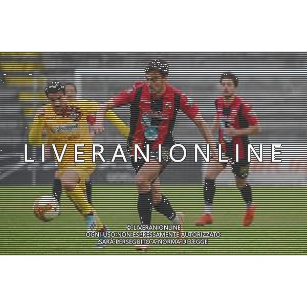 Fagiolinia/LMedia - Lucchese vs Livorno - Campionato di Calcio Serie C - Lega Pro 2020/2021 11 aprile 2021 - Stadio Porta Elisa, Lucca, Italia Nella foto: Tomi Petrovic (Lucchese) inseguito da Andrea Gemignani (Livorno) @Fagiolinia/LMedia/ AGENZIA ALDO LIVERANI SAS