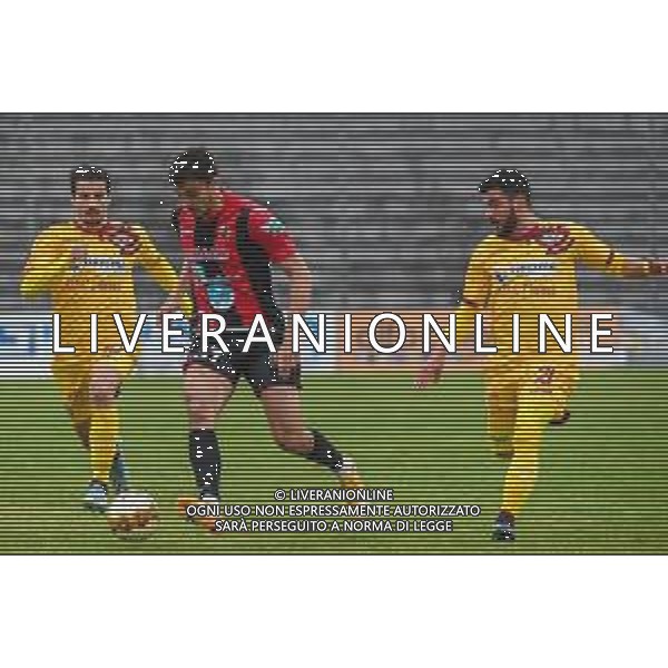 Fagiolinia/LMedia - Lucchese vs Livorno - Campionato di Calcio Serie C - Lega Pro 2020/2021 11 aprile 2021 - Stadio Porta Elisa, Lucca, Italia Nella foto: Tomi Petrovic (Lucchese) inseguito da Andrea Bussaglia (Livorno) e Andrea Gemignani (Livorno) @Fagiolinia/LMedia/ AGENZIA ALDO LIVERANI SAS