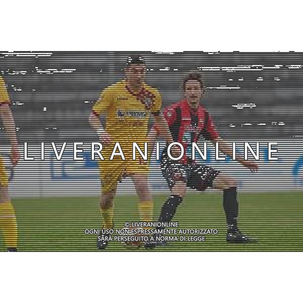 Fagiolinia/LMedia - Lucchese vs Livorno - Campionato di Calcio Serie C - Lega Pro 2020/2021 11 aprile 2021 - Stadio Porta Elisa, Lucca, Italia Nella foto: Andrea Mazzarano (Livorno) contrastato da Eros Pellegrini (Lucchese) @Fagiolinia/LMedia/ AGENZIA ALDO LIVERANI SAS