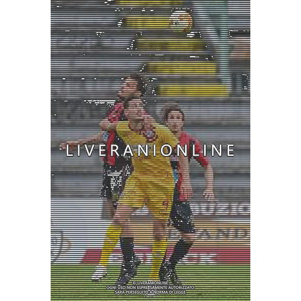 Fagiolinia/LMedia - Lucchese vs Livorno - Campionato di Calcio Serie C - Lega Pro 2020/2021 11 aprile 2021 - Stadio Porta Elisa, Lucca, Italia Nella foto: Aniello Panariello (Lucchese) e Sven Braken (Livorno) in duello aereo @Fagiolinia/LMedia/ AGENZIA ALDO LIVERANI SAS