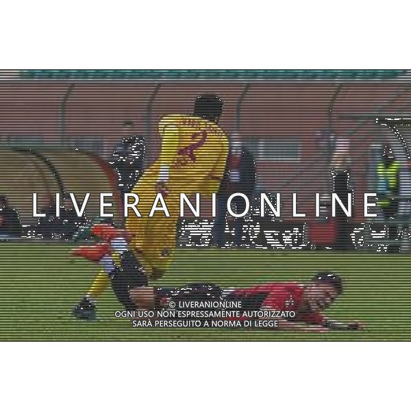 Fagiolinia/LMedia - Lucchese vs Livorno - Campionato di Calcio Serie C - Lega Pro 2020/2021 11 aprile 2021 - Stadio Porta Elisa, Lucca, Italia Nella foto: Andrew Delly Marie-Sainte (Livorno) interviene fallosamente su Flavio Bianchi Jr. (Lucchese) @Fagiolinia/LMedia/ AGENZIA ALDO LIVERANI SAS