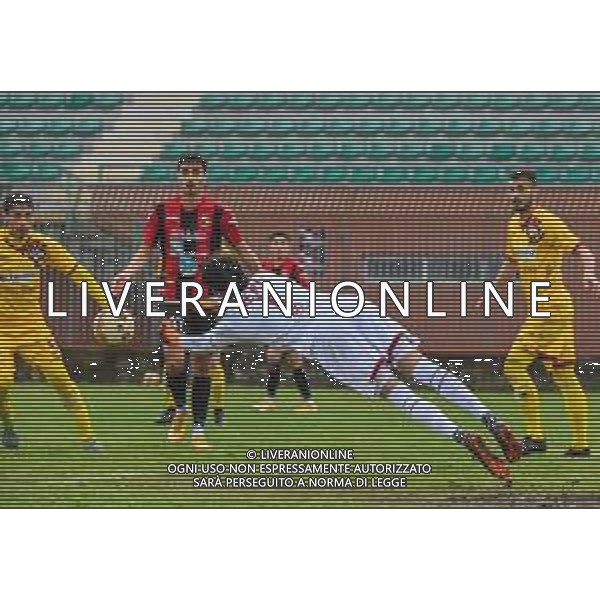 Fagiolinia/LMedia - Lucchese vs Livorno - Campionato di Calcio Serie C - Lega Pro 2020/2021 11 aprile 2021 - Stadio Porta Elisa, Lucca, Italia Nella foto: Filippo Neri (Livorno) esce di pugno @Fagiolinia/LMedia/ AGENZIA ALDO LIVERANI SAS