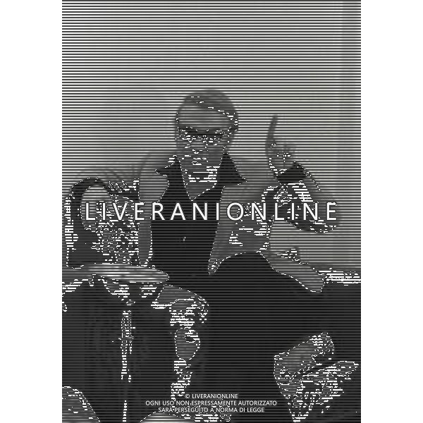 RETROSPETTIVA GIORGIO ALBERTAZZI ATTORE NELLA FOTO GIORGIO ALBERTAZZI NELL\'ANNO 1967 A MILANO AG ALDO LIVERANI SAS   