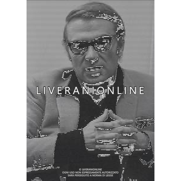 RETROSPETTIVA GIORGIO ALBERTAZZI ATTORE NELLA FOTO GIORGIO ALBERTAZZI NELL\'ANNO 1967 A MILANO AG ALDO LIVERANI SAS   