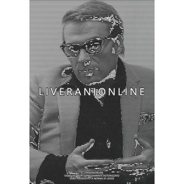 RETROSPETTIVA GIORGIO ALBERTAZZI ATTORE NELLA FOTO GIORGIO ALBERTAZZI NELL\'ANNO 1967 A MILANO AG ALDO LIVERANI SAS   