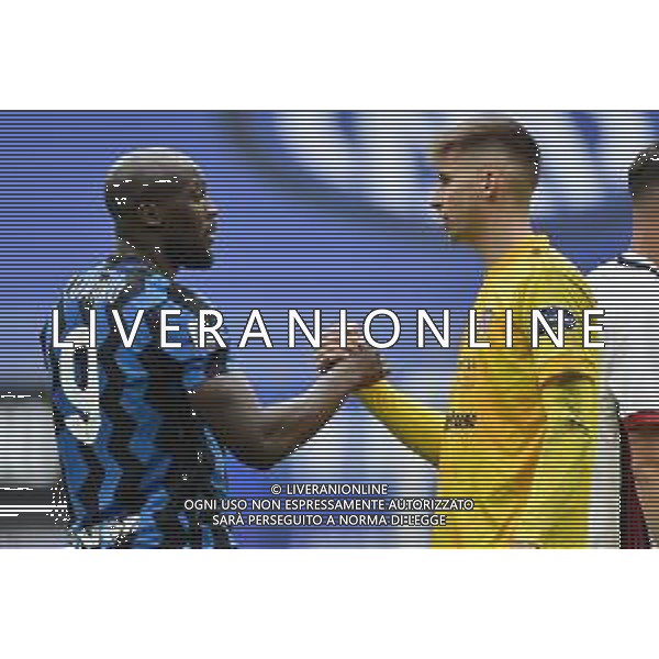Romelu Lukaku (Inter) e Guglielmo Vicario (Cagliari) Inter vs Cagliari Campionato Serie A TIM - 30a giornata Milano 11-04-2021 Stadio Giuseppe Meazza - San Siro foto Roberto Garavaglia/ag. Aldo Liverani sas