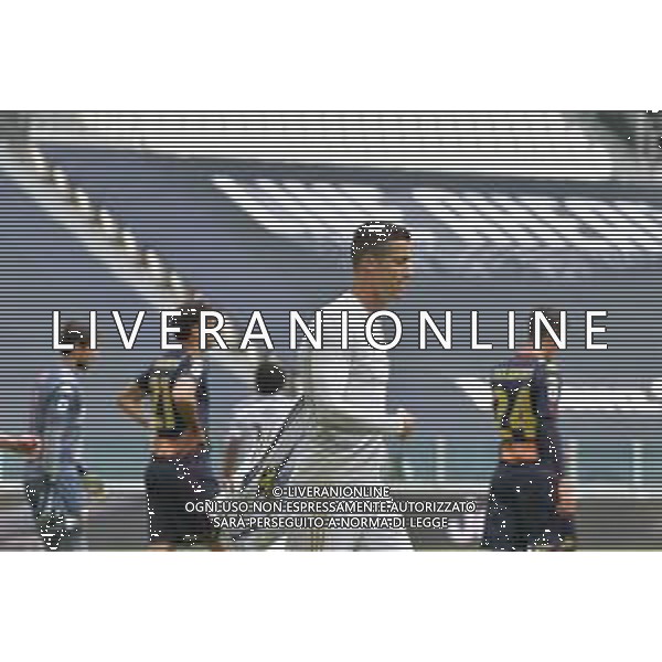 ©Alessandro Falzone/Agenzia Aldo Liverani Torino 11.04.2021 Stadio Allianz Stadium Juventus vs Genoa Serie A Tim 2020-2021 Nella foto : Cristiano Ronaldo lancia la maglia a un rattacapalle