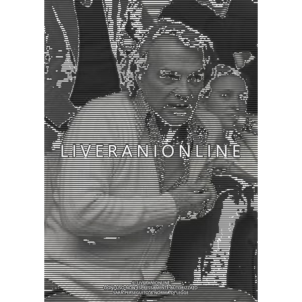 RETROSPETTIVA GIORGIO ALBERTAZZI ATTORE NELLA FOTO GIORGIO ALBERTAZZI A TERRAZZA MARTINI NELL\'ANNO 1977 AG ALDO LIVERANI SAS 