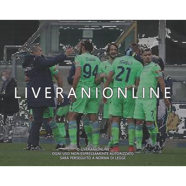 HELLAS VERONA - LAZIO CAMPIONATO CALCIO SERIE A TIM 11.04.2021 NELLA FOTO ABBRACCIO ESULTANZA DOPO IL GOL DI SERGEJ MILINKOVIC SAVIC CON MASSIMILIANO FARRIS VICE ALLENATORE ©SANTANDREA / AGENZIA ALDO LIVERANI SAS