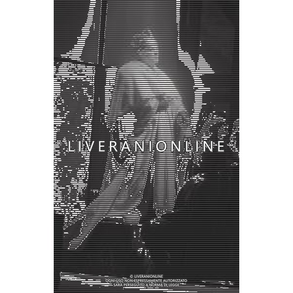 RETROSPETTIVA GIORGIO ALBERTAZZI ATTORE NELLA FOTO GIORGIO ALBERTAZZI NELL\'ANNO 1984 A MILANO PRESENTAZIONE DELLA COMMEDIA TEATRALE “RICCARDO III “ AG ALDO LIVERANI SAS