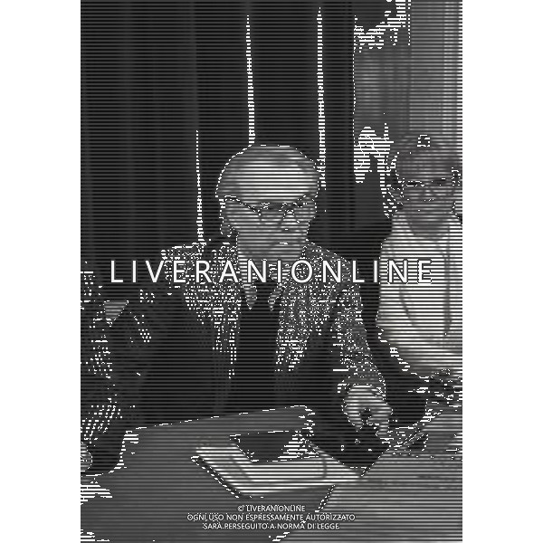 RETROSPETTIVA GIORGIO ALBERTAZZI ATTORE NELLA FOTO GIORGIO ALBERTAZZI NELL\'ANNO 1984 A MILANO PRESENTAZIONE DELLA COMMEDIA TEATRALE “RICCARDO III “ AG ALDO LIVERANI SAS