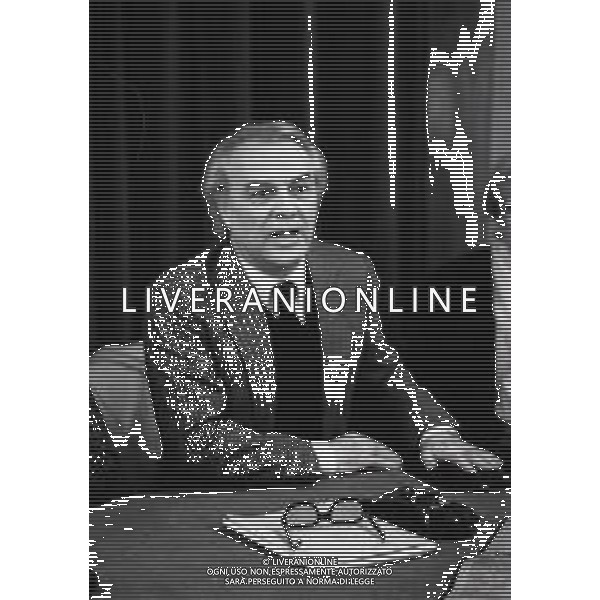 RETROSPETTIVA GIORGIO ALBERTAZZI ATTORE NELLA FOTO GIORGIO ALBERTAZZI NELL\'ANNO 1984 A MILANO PRESENTAZIONE DELLA COMMEDIA TEATRALE “RICCARDO III “ AG ALDO LIVERANI SAS