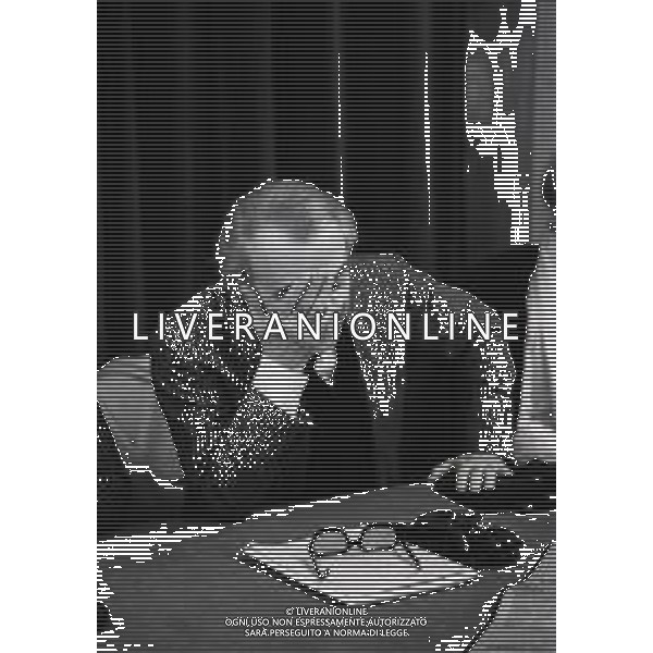 RETROSPETTIVA GIORGIO ALBERTAZZI ATTORE NELLA FOTO GIORGIO ALBERTAZZI NELL\'ANNO 1984 A MILANO PRESENTAZIONE DELLA COMMEDIA TEATRALE “RICCARDO III “ AG ALDO LIVERANI SAS