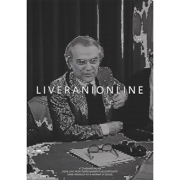 RETROSPETTIVA GIORGIO ALBERTAZZI ATTORE NELLA FOTO GIORGIO ALBERTAZZI NELL\'ANNO 1984 A MILANO PRESENTAZIONE DELLA COMMEDIA TEATRALE “RICCARDO III “ AG ALDO LIVERANI SAS