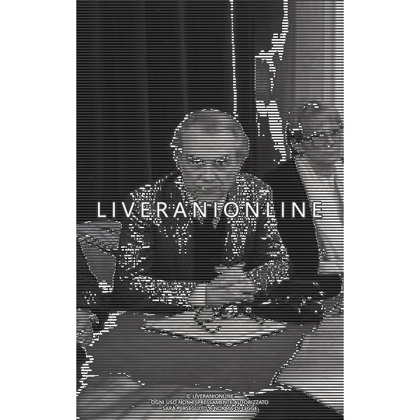RETROSPETTIVA GIORGIO ALBERTAZZI ATTORE NELLA FOTO GIORGIO ALBERTAZZI NELL\'ANNO 1984 A MILANO PRESENTAZIONE DELLA COMMEDIA TEATRALE “RICCARDO III “ AG ALDO LIVERANI SAS
