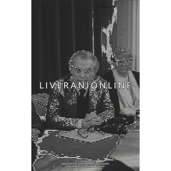 RETROSPETTIVA GIORGIO ALBERTAZZI ATTORE NELLA FOTO GIORGIO ALBERTAZZI NELL\'ANNO 1984 A MILANO PRESENTAZIONE DELLA COMMEDIA TEATRALE “RICCARDO III “ AG ALDO LIVERANI SAS
