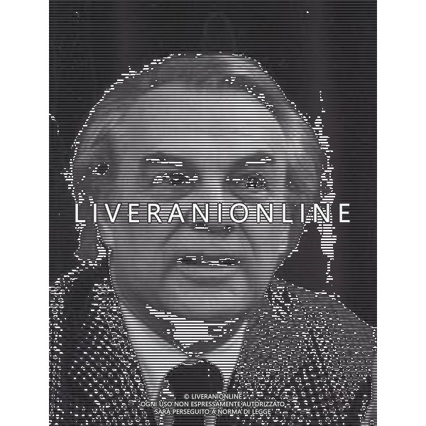 RETROSPETTIVA GIORGIO ALBERTAZZI ATTORE NELLA FOTO GIORGIO ALBERTAZZI NELL\'ANNO 1984 A MILANO PRESENTAZIONE DELLA COMMEDIA TEATRALE “RICCARDO III “ AG ALDO LIVERANI SAS