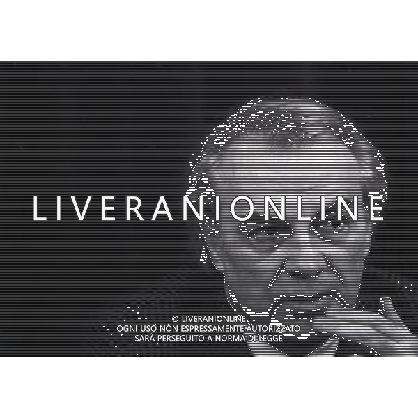 RETROSPETTIVA GIORGIO ALBERTAZZI ATTORE NELLA FOTO GIORGIO ALBERTAZZI NELL\'ANNO 1984 A MILANO PRESENTAZIONE DELLA COMMEDIA TEATRALE “RICCARDO III “ AG ALDO LIVERANI SAS