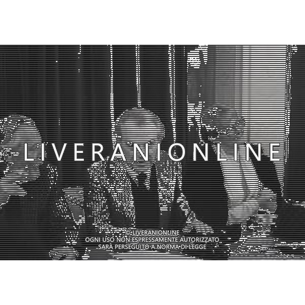 RETROSPETTIVA GIORGIO ALBERTAZZI ATTORE NELLA FOTO GIORGIO ALBERTAZZI NELL\'ANNO 1984 A MILANO PRESENTAZIONE DELLA COMMEDIA TEATRALE “RICCARDO III “ AG ALDO LIVERANI SAS