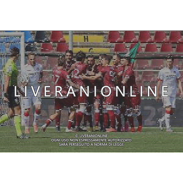 REGGINA - VICENZA CAMPIONATO CALCIO SERIE BKT 11.04.2021 NELLA FOTO ESULTANZA DOPO AUTOGOL - ABBRACCIO ©GAREFFA / AGENZIA ALDO LIVERANI SAS