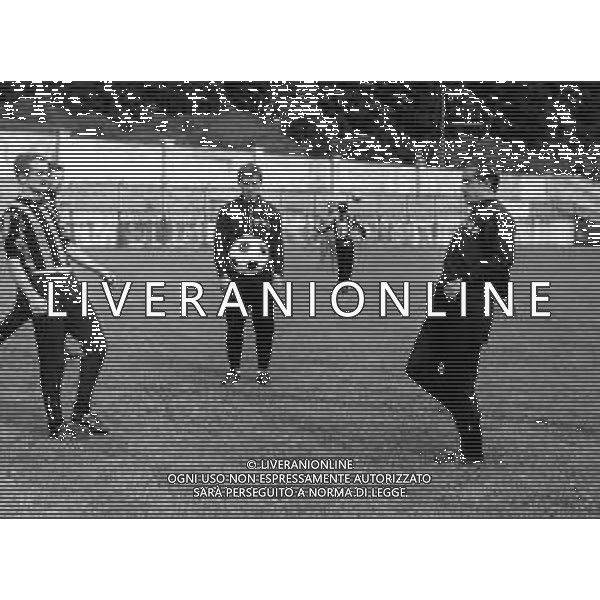 Luis Suarez calciatore Inter anni \'60 con Sandro Mazzola e Malatrasi Saul durante l\'allenamento - retrospettiva ph archivio ag. aldo liverani sas