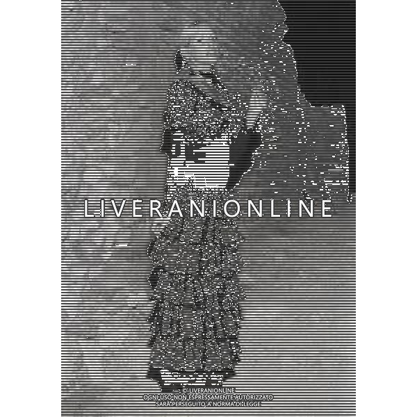 RETROSPETTIVA SYDNE ROME ATTRICE NELLA FOTO SYDNE ROME A TAORMINA NELL\'ANNO 1970 AG ALDO LIVERANI SAS